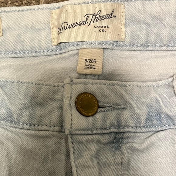 Universal Thread Bleached High Rise Jean Shorts - Picture 3 of 4